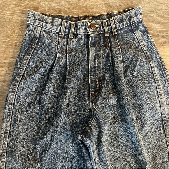 Vintage 80s Chic Acid Wash high-waisted pleated tapered leg denim mom jeans 6 - Picture 2 of 13